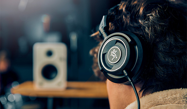 Mackie MC-250 music production heapdhones